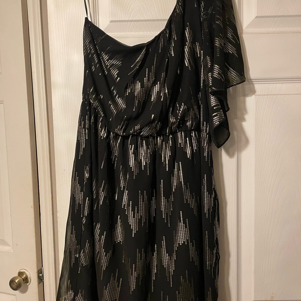 Dress / Black shirt